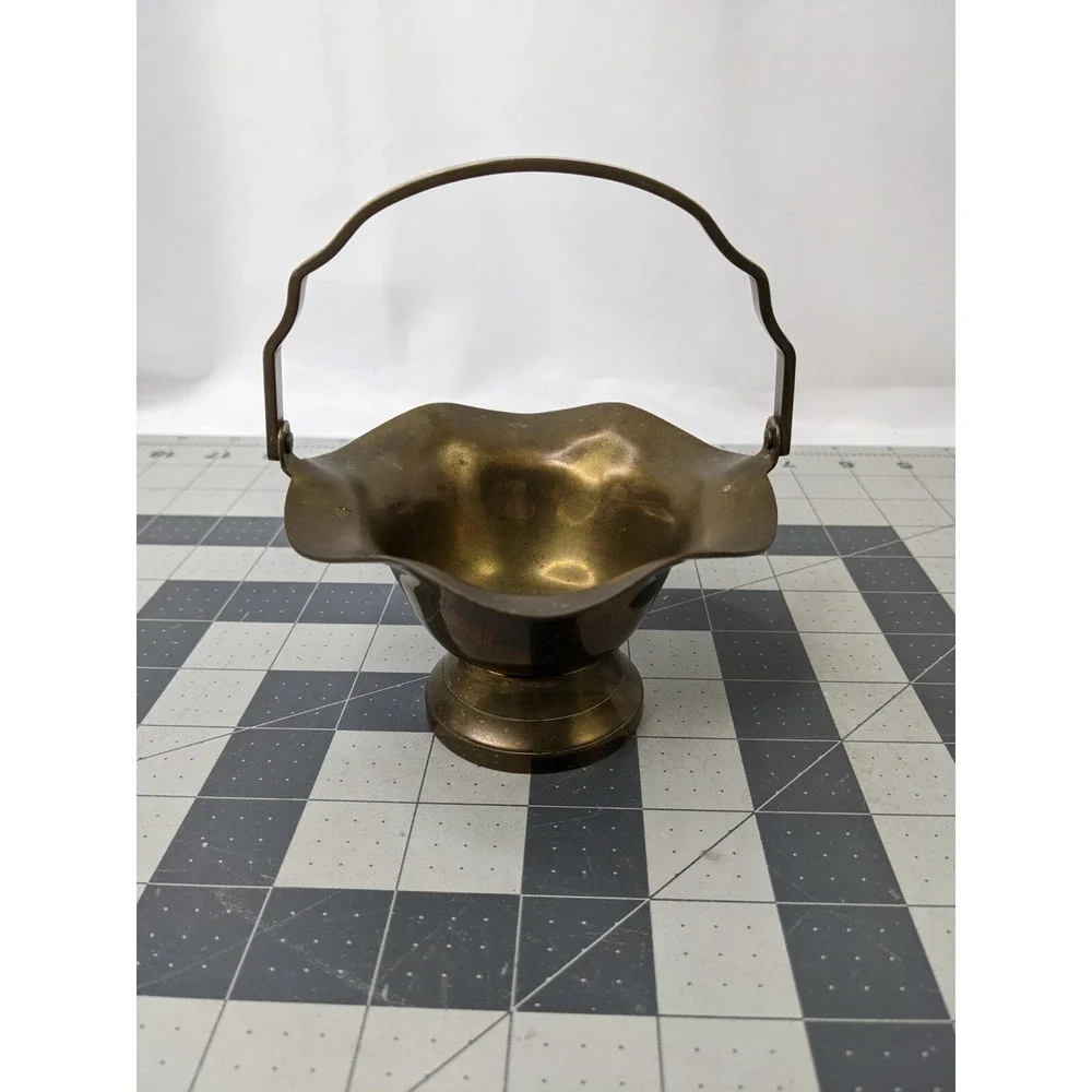 Brass Basket Trinket Scalloped Rim 5 Inch‎ Tall